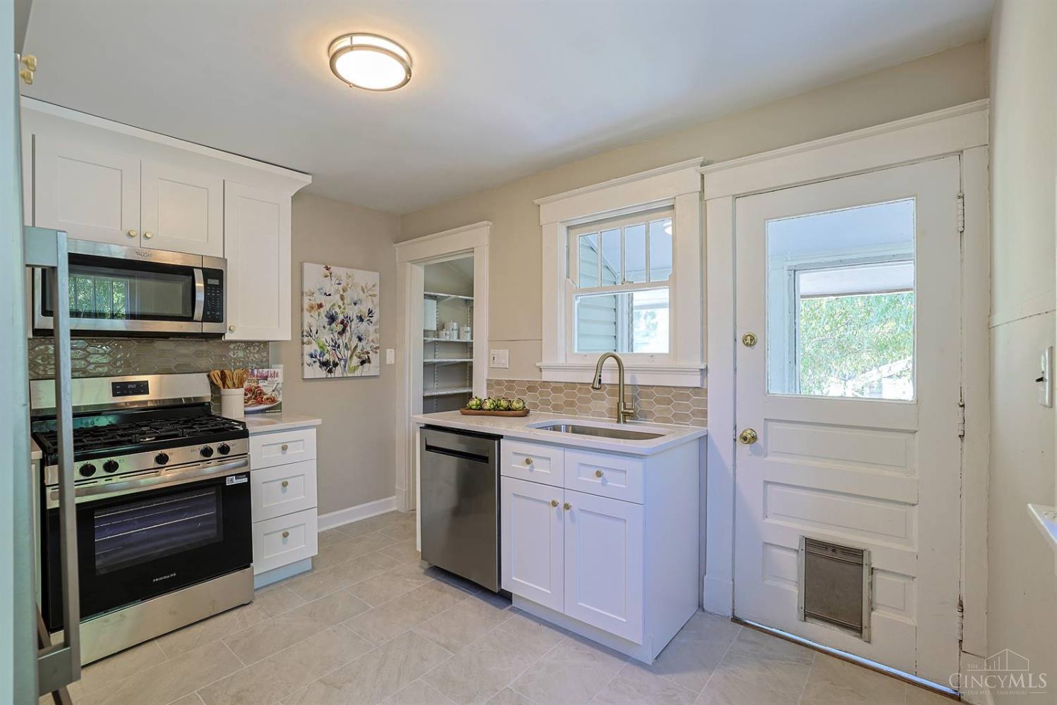3015 Hull Avenue Property Photo 12