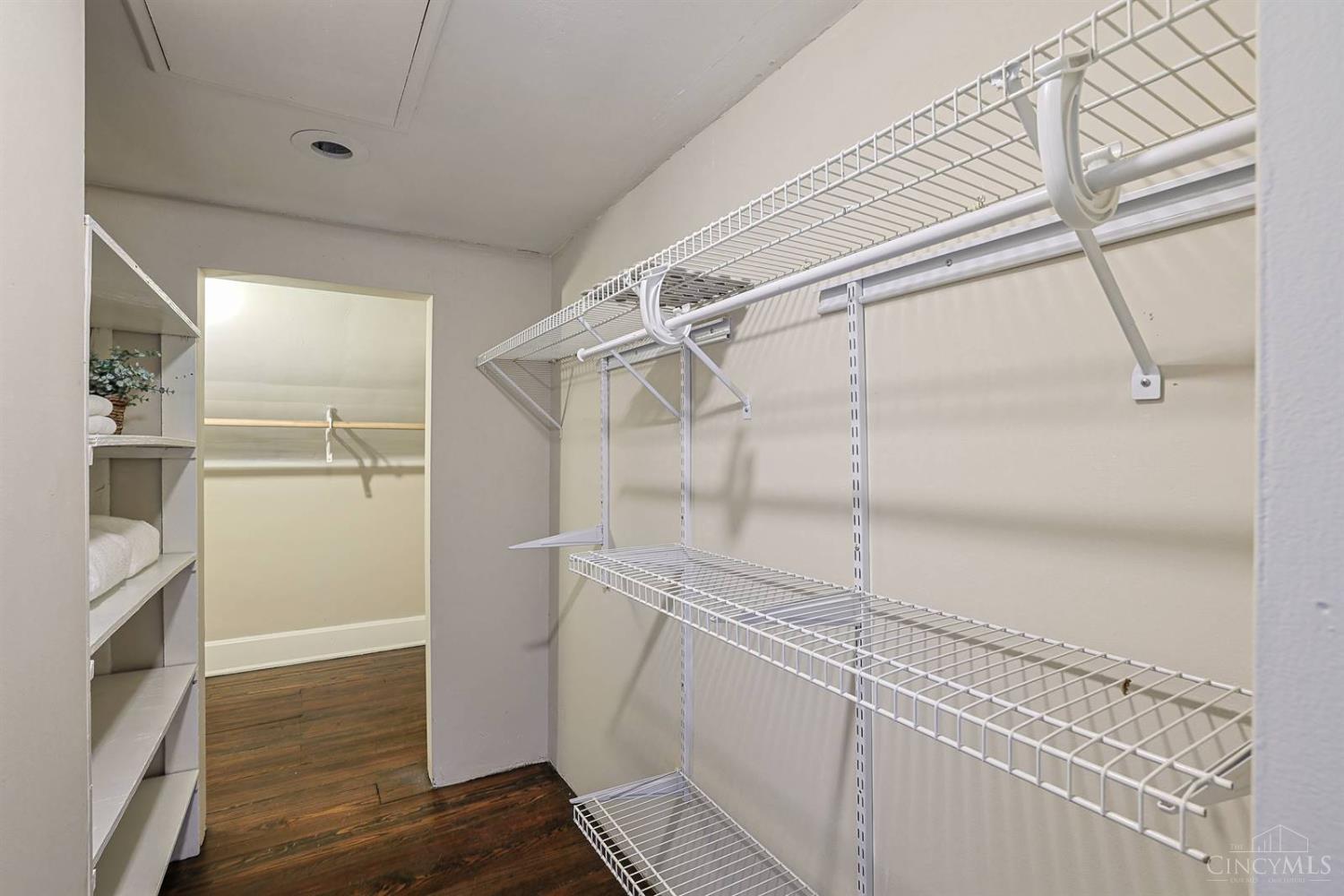 3015 Hull Avenue Property Photo 18