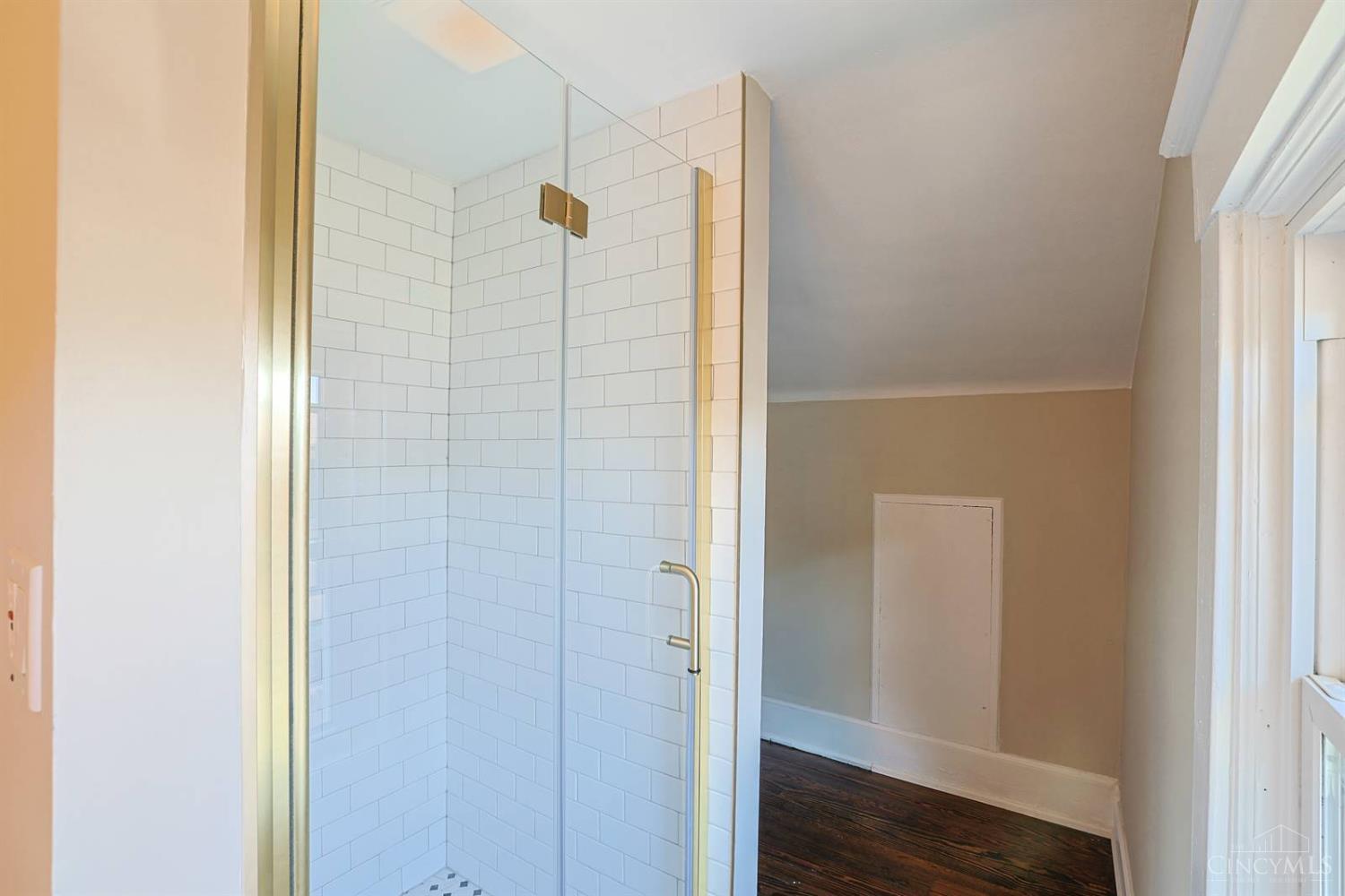 3015 Hull Avenue Property Photo 21