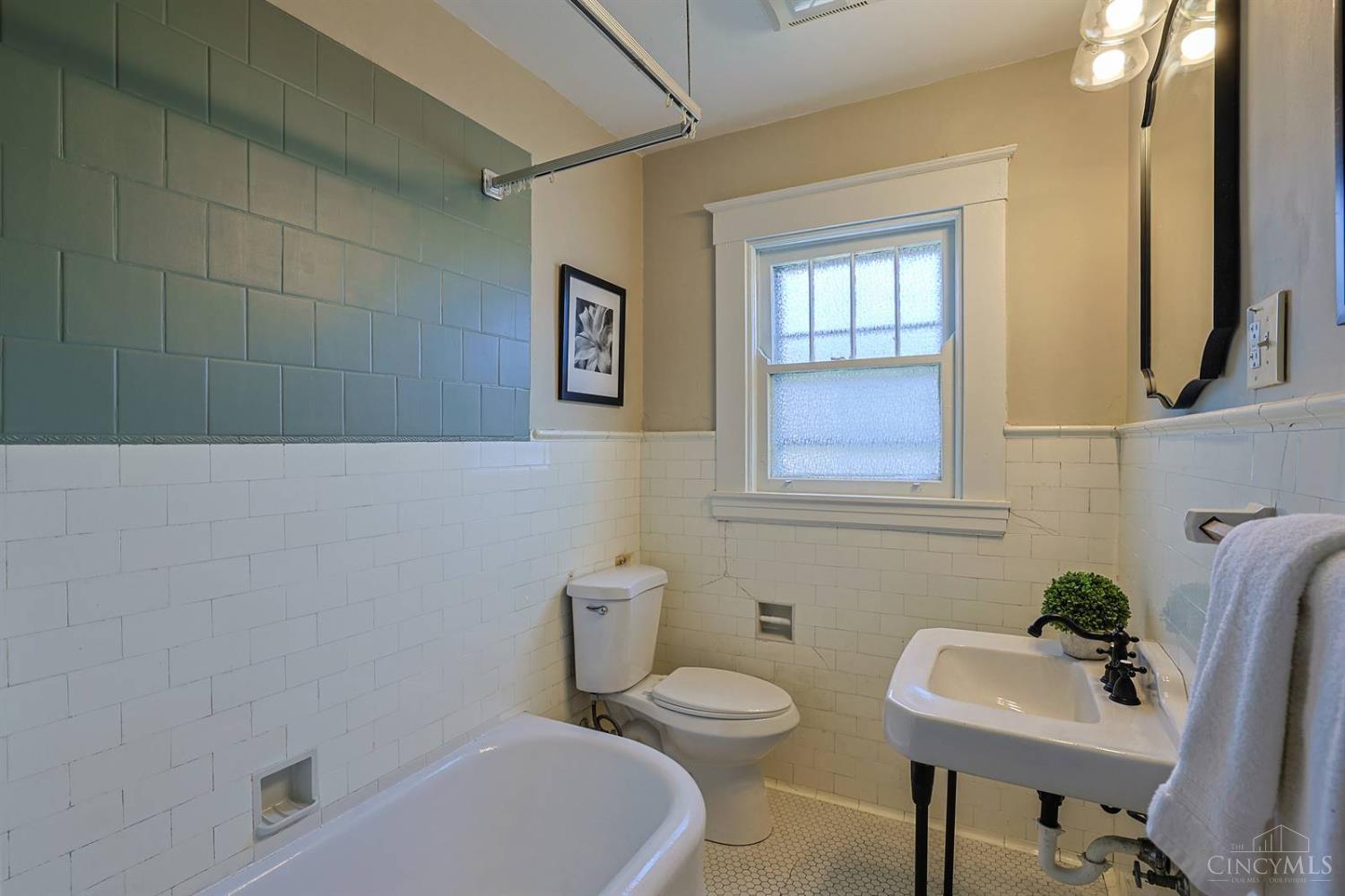 3015 Hull Avenue Property Photo 29