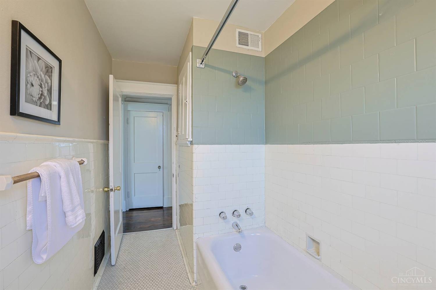 3015 Hull Avenue Property Photo 33