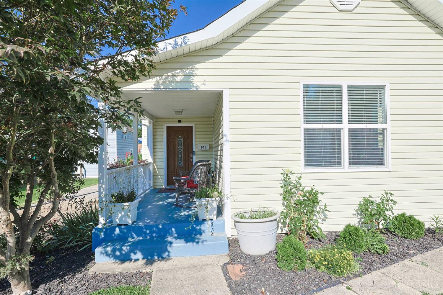 S 101 Bowles Street Property Photo 4