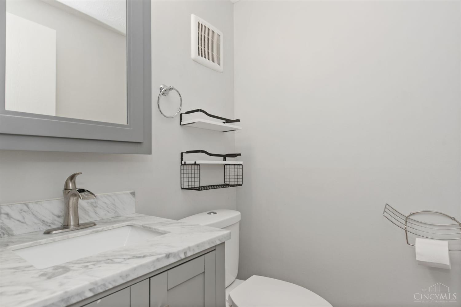 492 Glencoe Court Property Photo 12