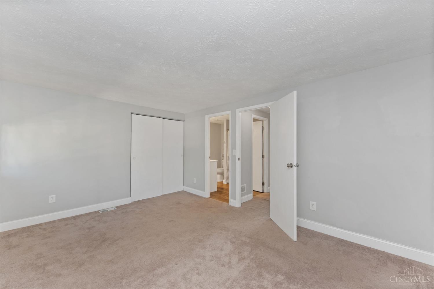 492 Glencoe Court Property Photo 13