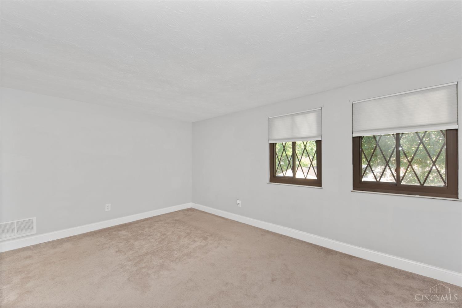492 Glencoe Court Property Photo 14