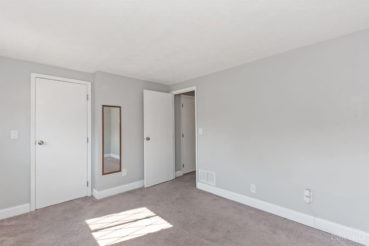 492 Glencoe Court Property Photo 17