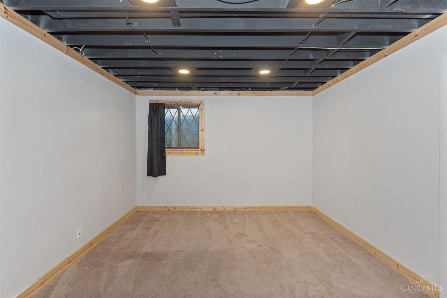 492 Glencoe Court Property Photo 19