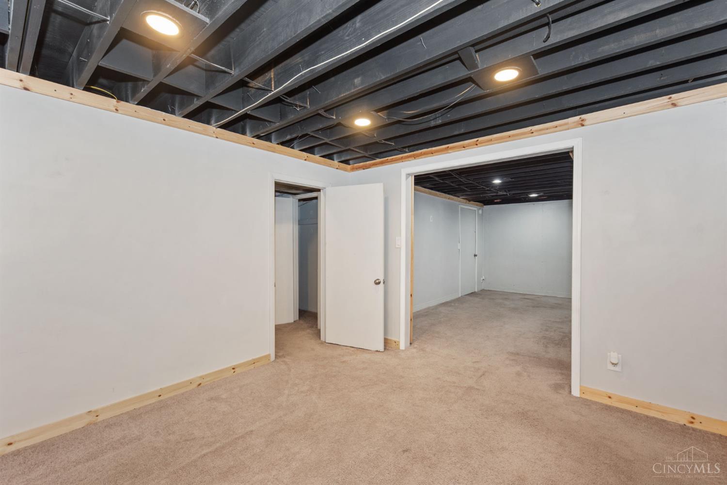 492 Glencoe Court Property Photo 20