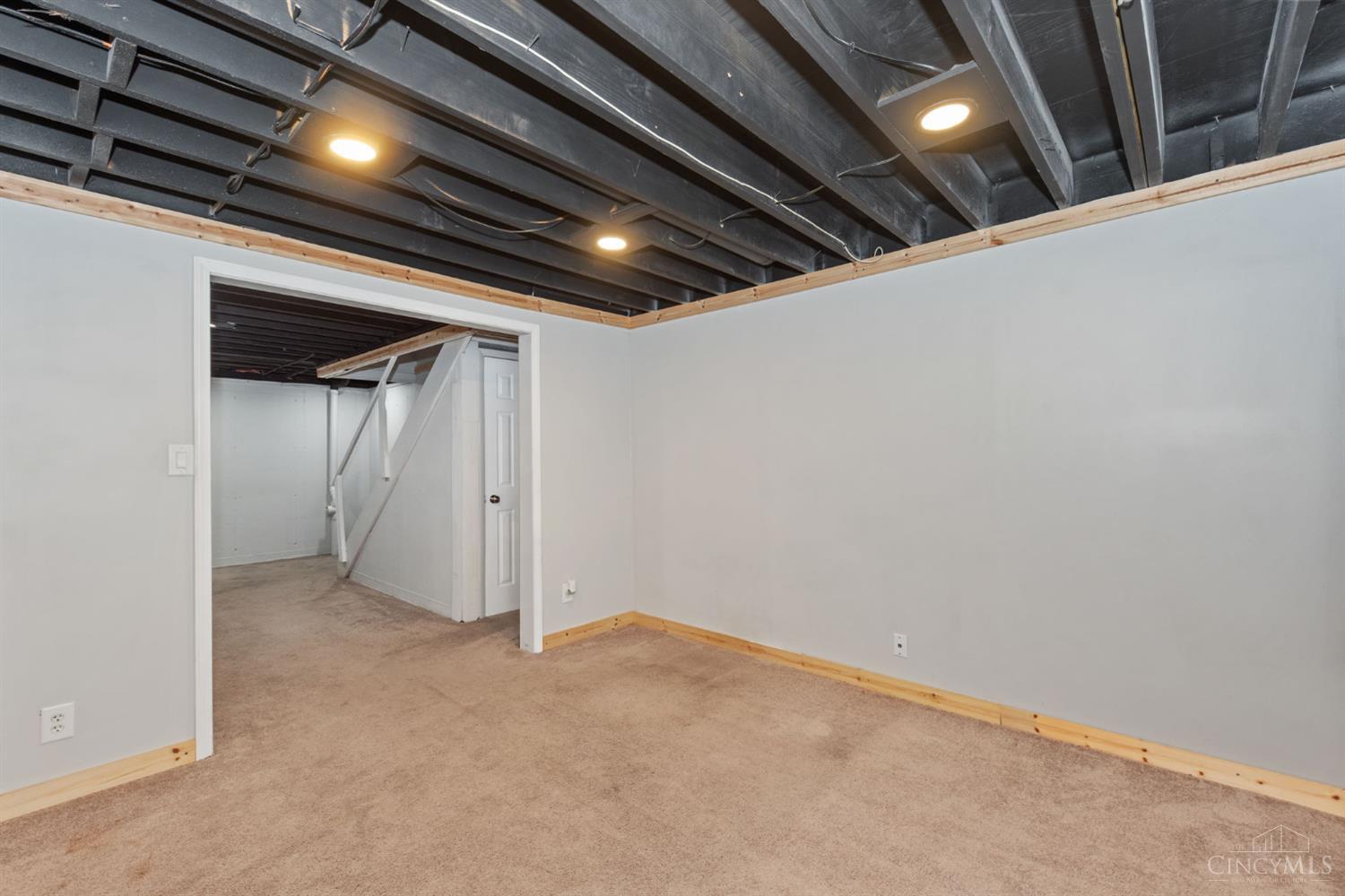 492 Glencoe Court Property Photo 21