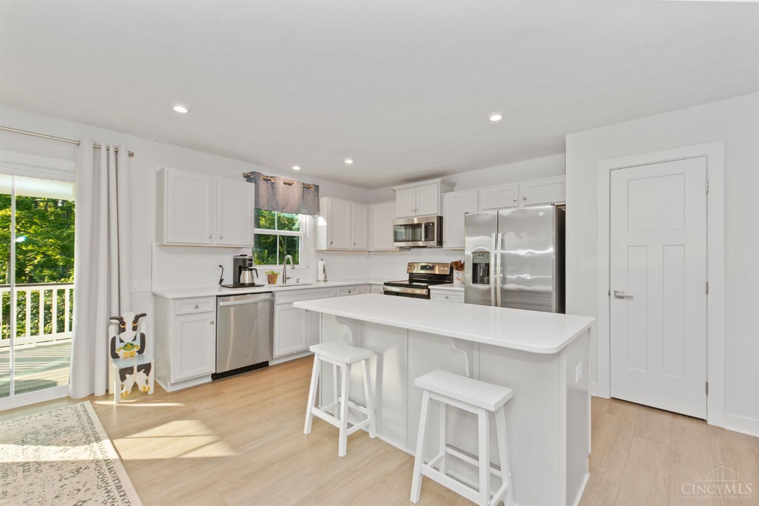 1375 Forest Grove Drive Property Photo 11