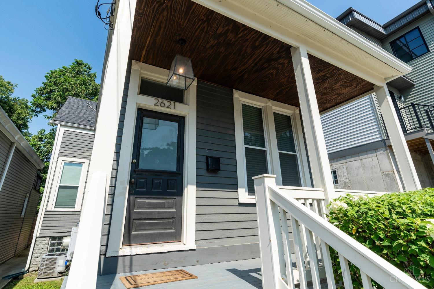 2621 Hackberry Street Property Photo 4