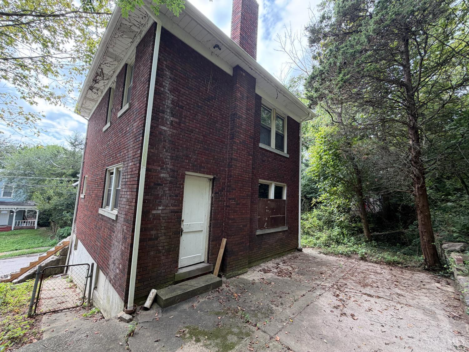 660 Steiner Avenue Property Photo 4