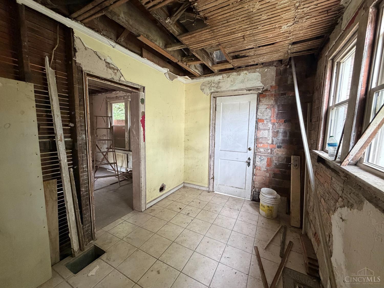 660 Steiner Avenue Property Photo 6