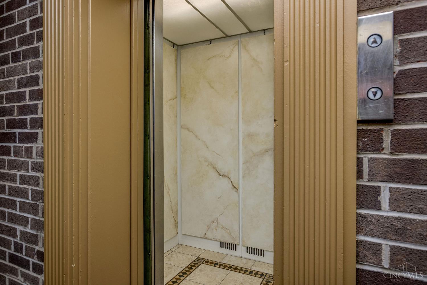3563 Amberacres Drive Property Photo 6