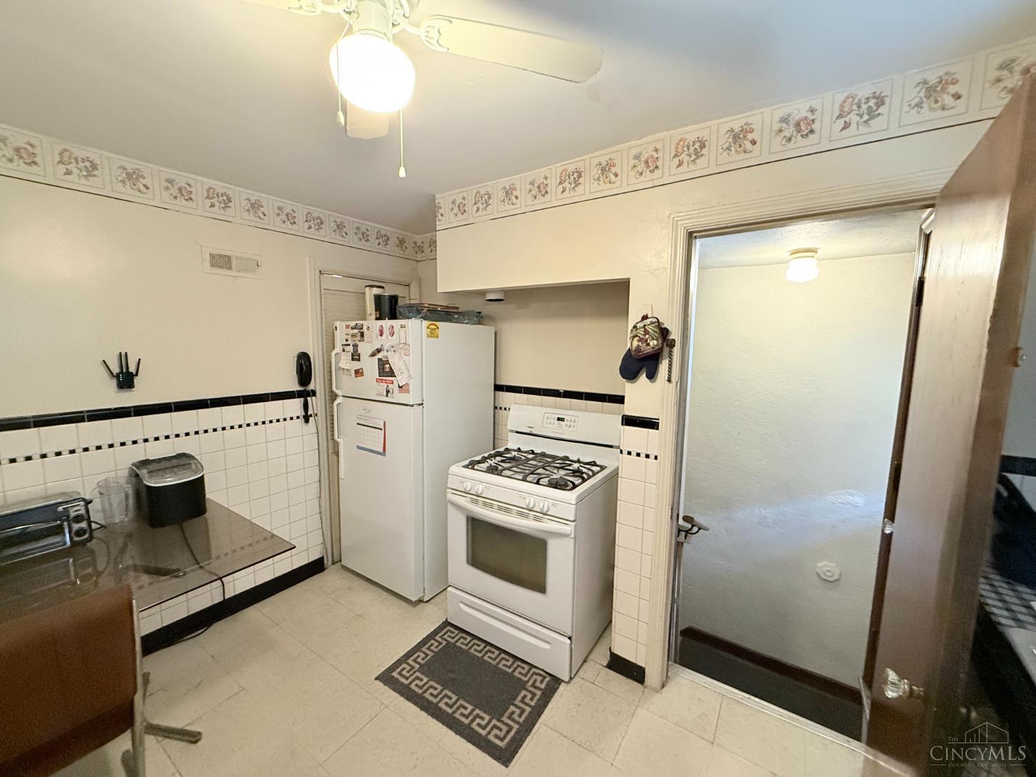 1812 Larchwood Place Property Photo 8