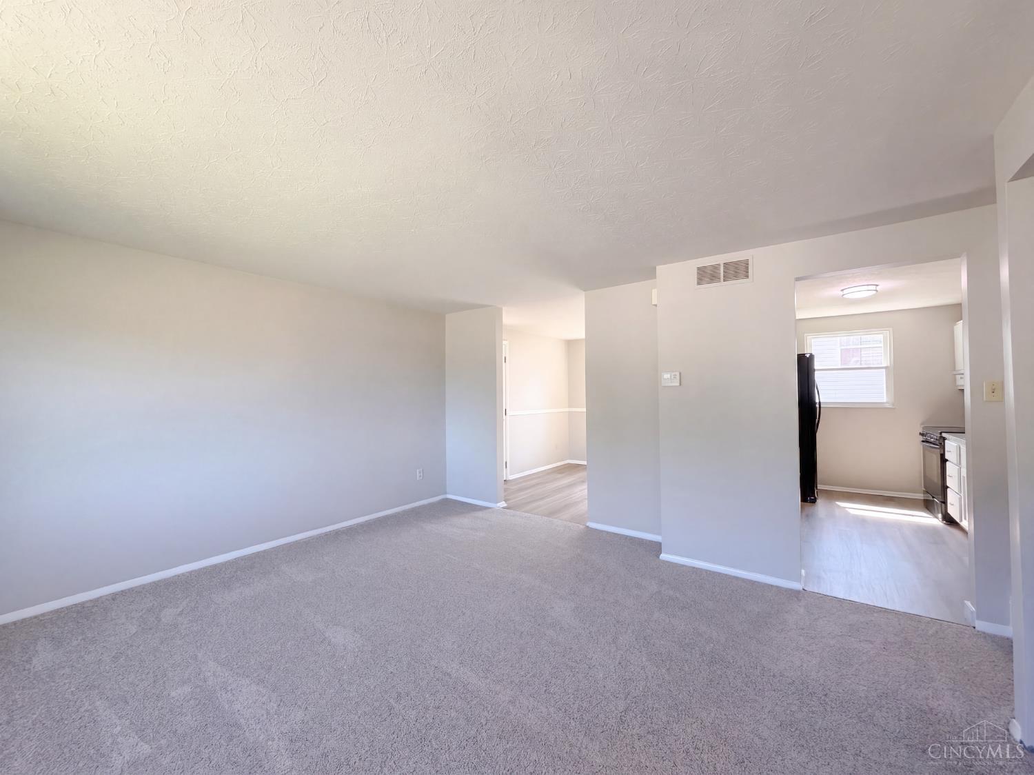 2891 Grosvenor Drive Property Photo 3