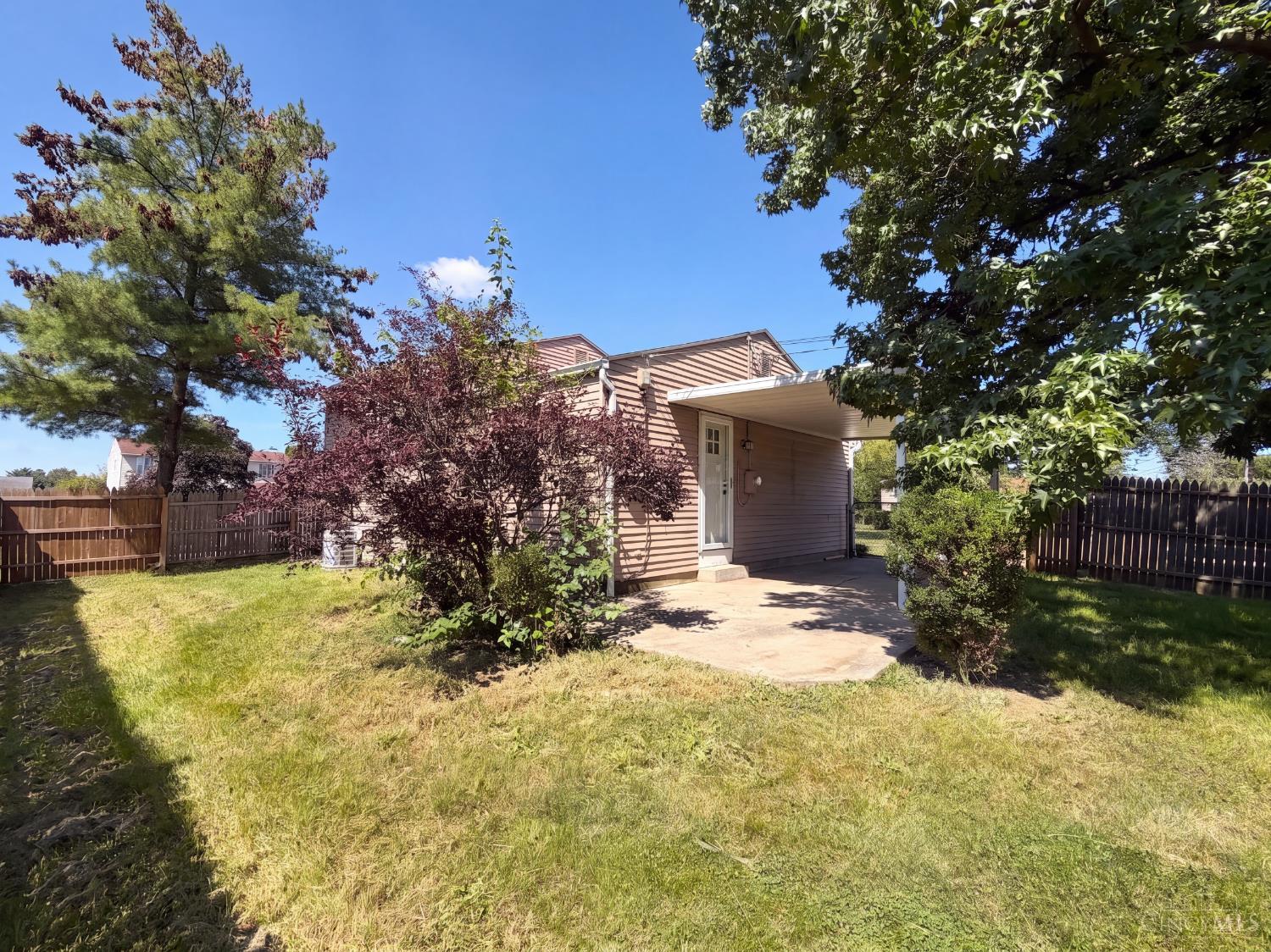 2891 Grosvenor Drive Property Photo 5