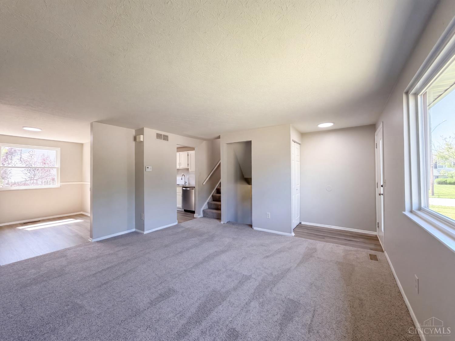 2891 Grosvenor Drive Property Photo 6