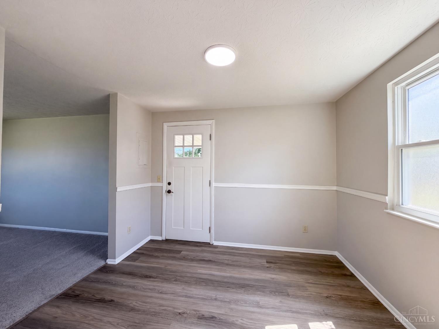2891 Grosvenor Drive Property Photo 7