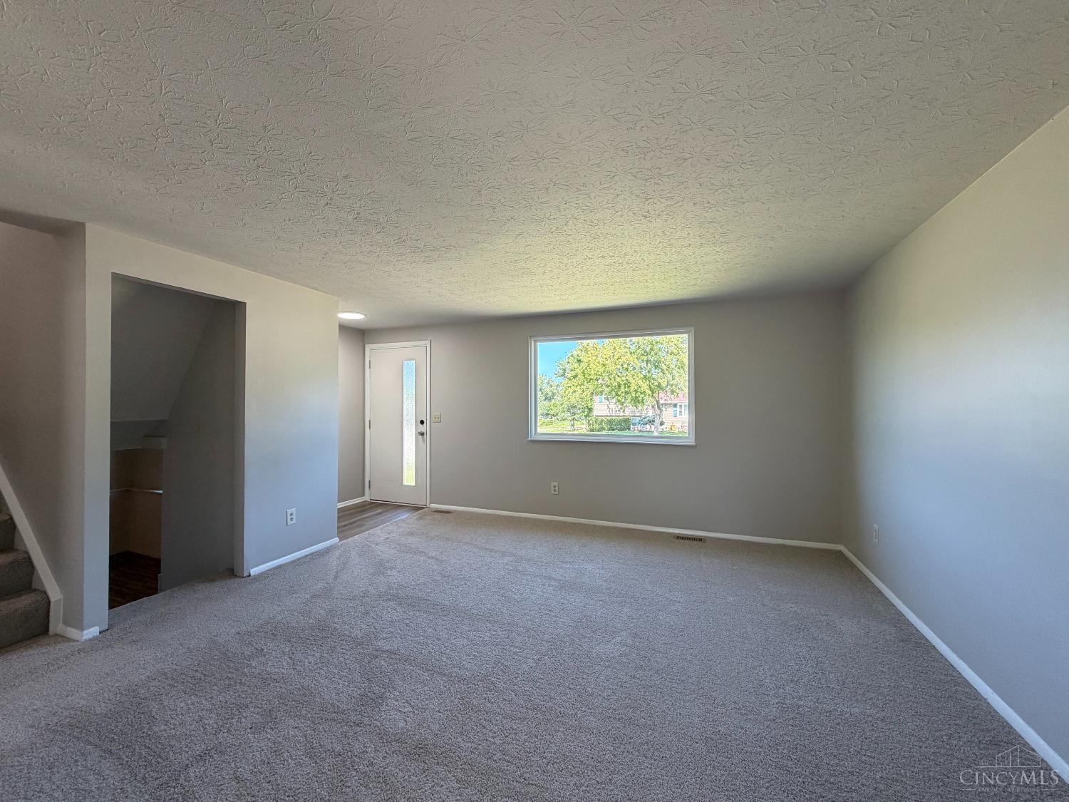 2891 Grosvenor Drive Property Photo 8