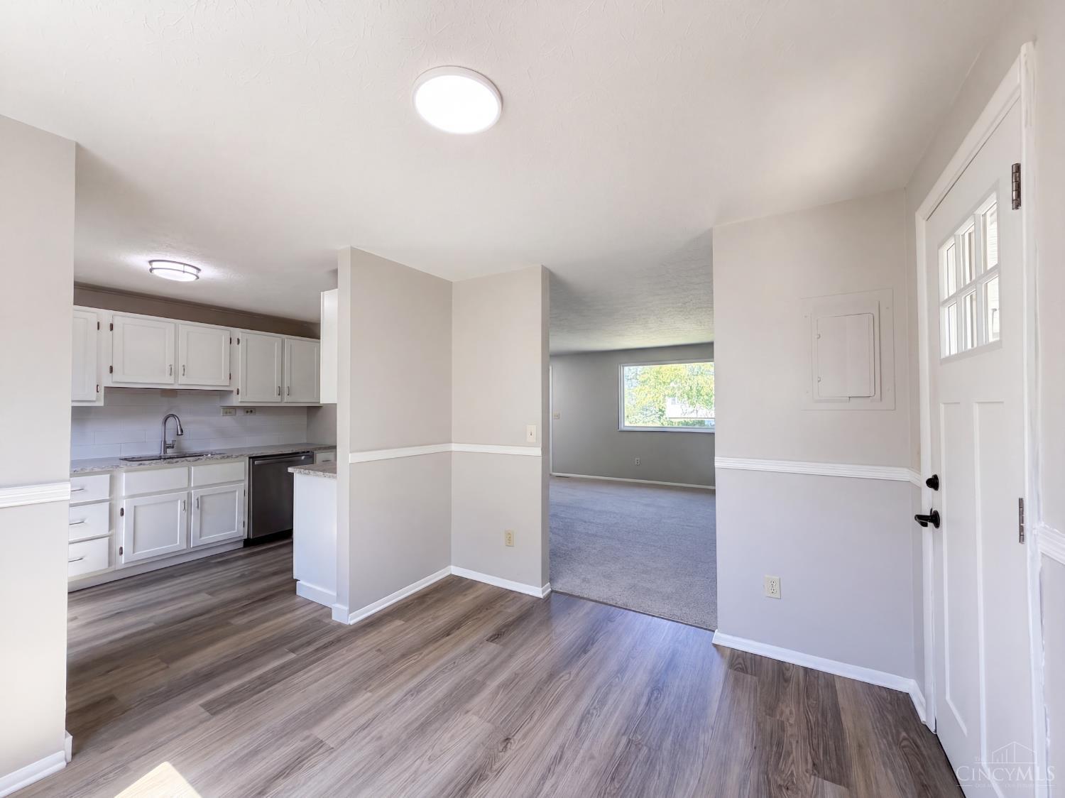 2891 Grosvenor Drive Property Photo 9