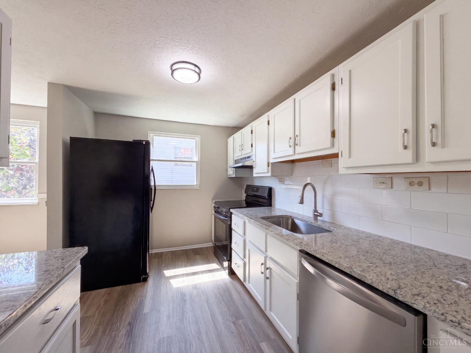 2891 Grosvenor Drive Property Photo 10