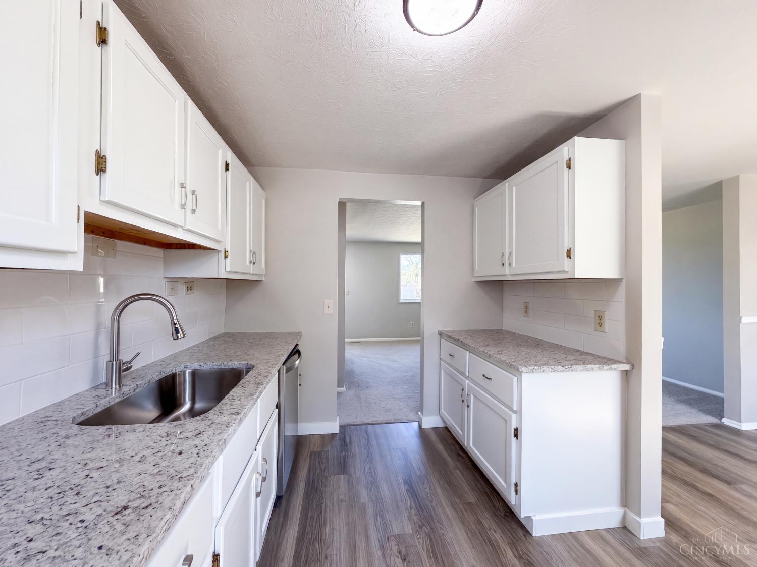 2891 Grosvenor Drive Property Photo 11