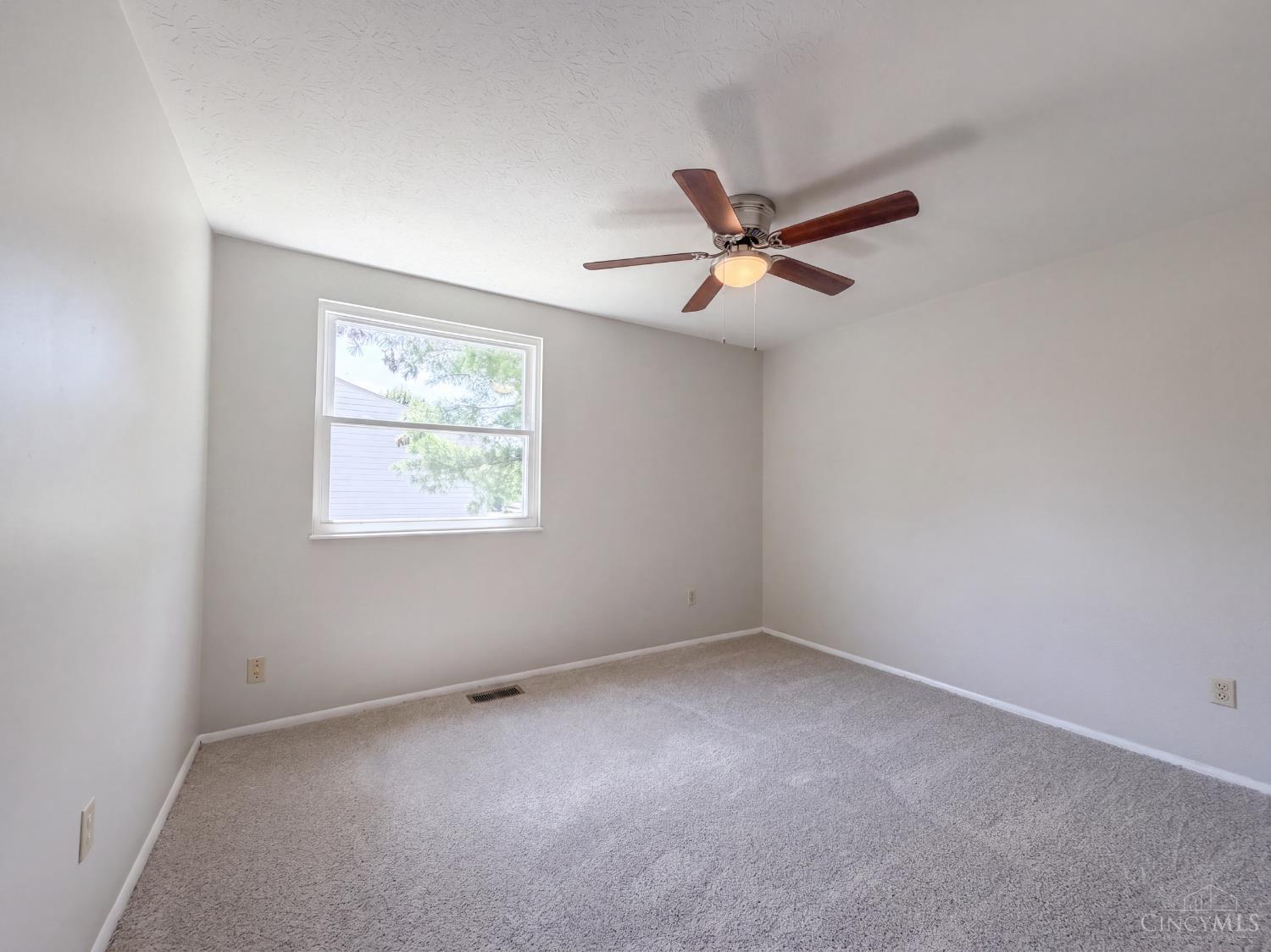 2891 Grosvenor Drive Property Photo 12