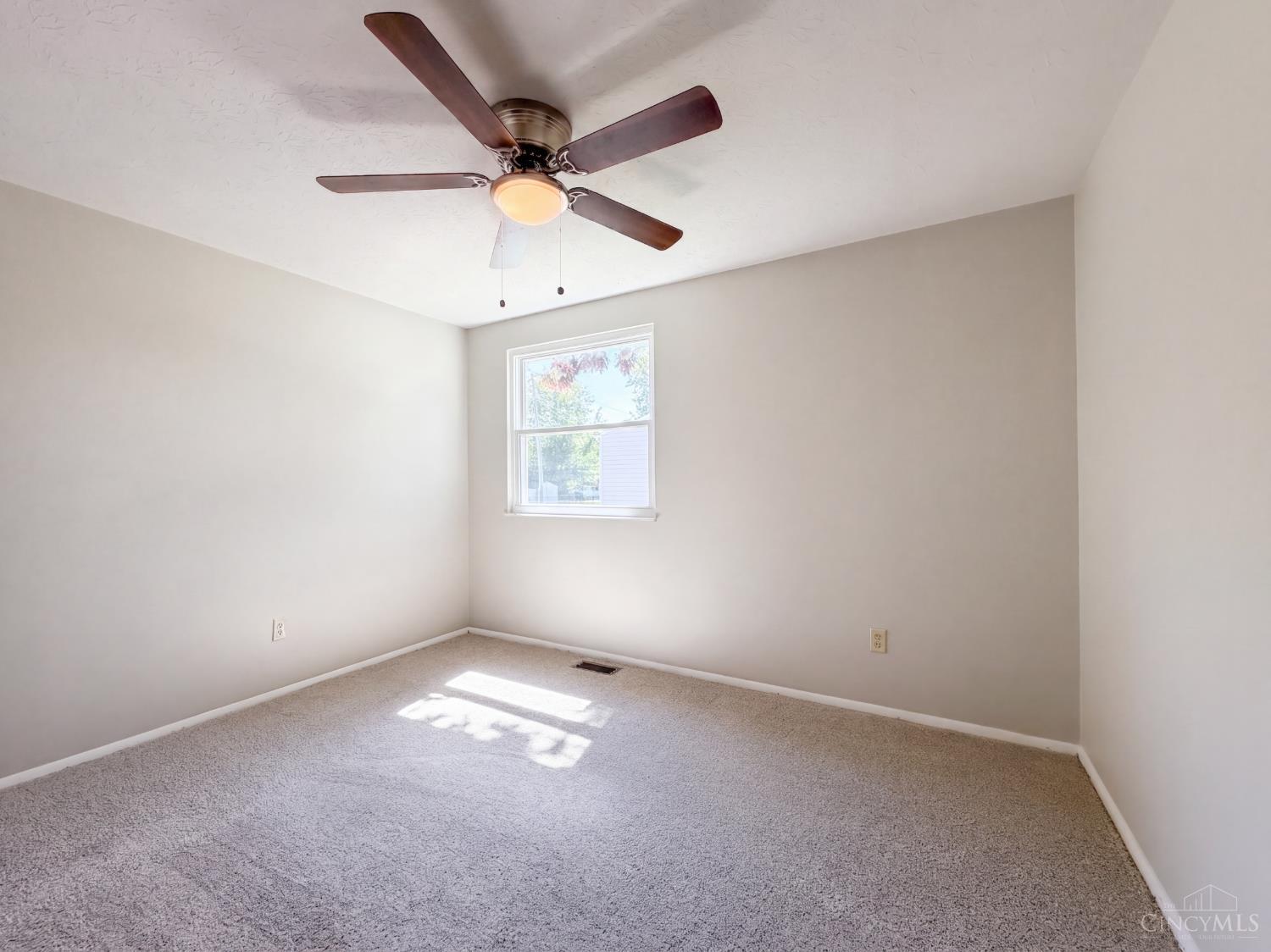 2891 Grosvenor Drive Property Photo 13