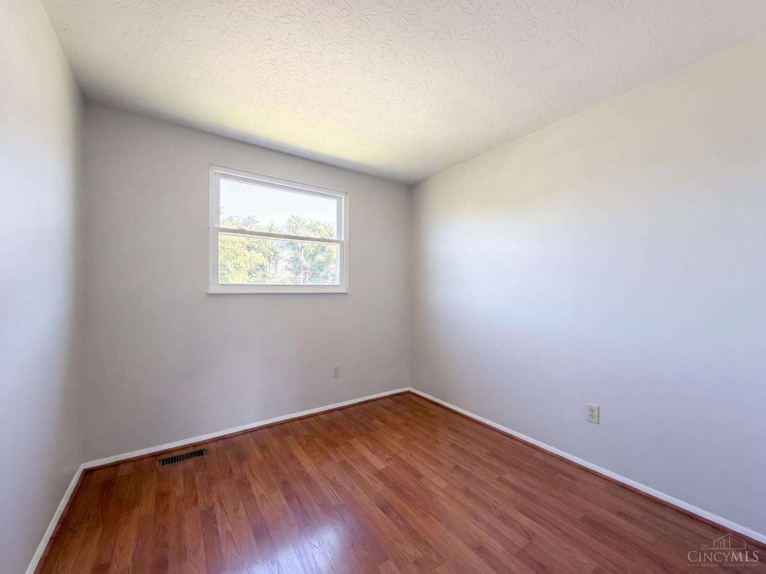2891 Grosvenor Drive Property Photo 16