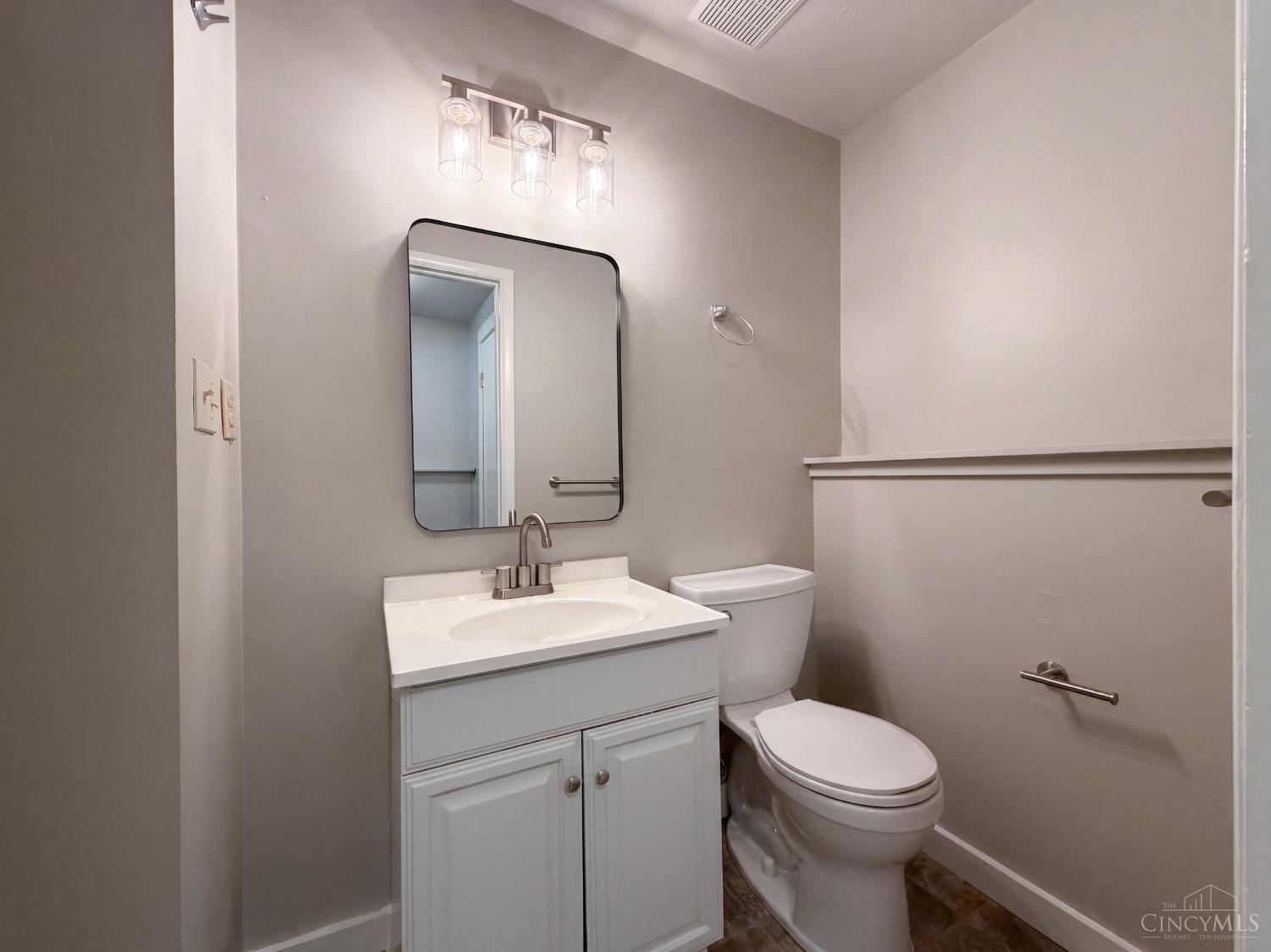 2891 Grosvenor Drive Property Photo 20