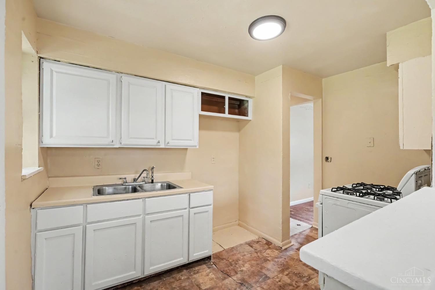 W 6100 Fordham Place Property Photo 4