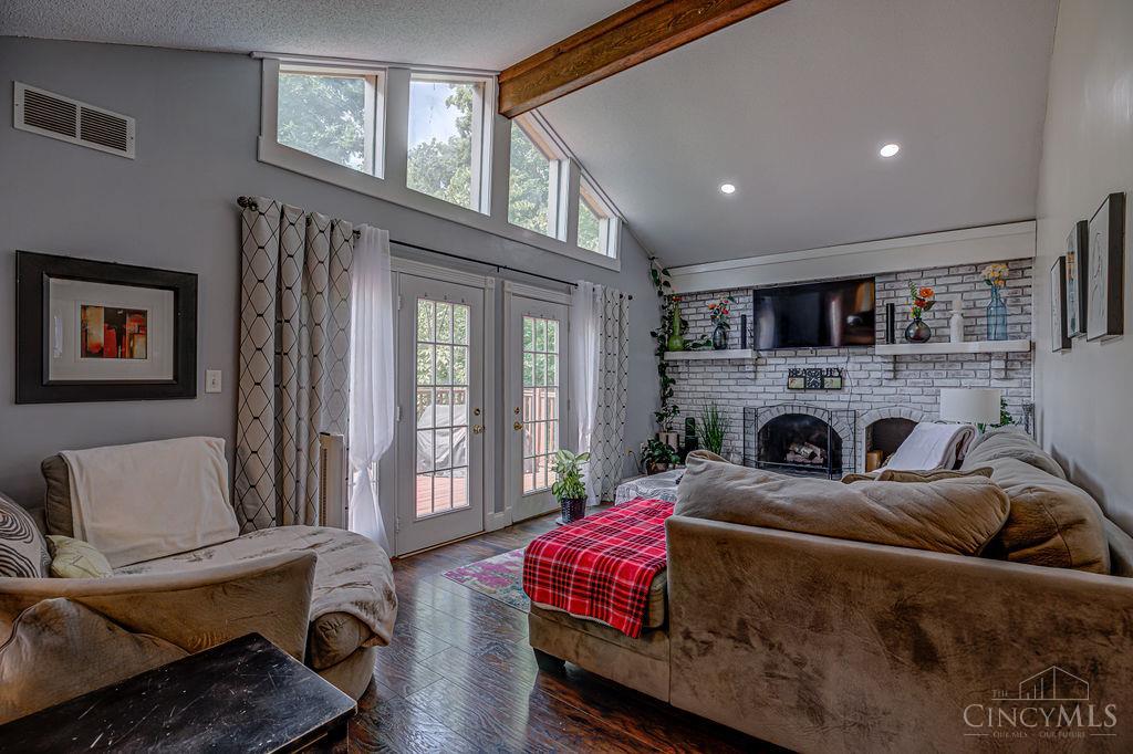 7885 Oak Leaf Circle Property Photo 4