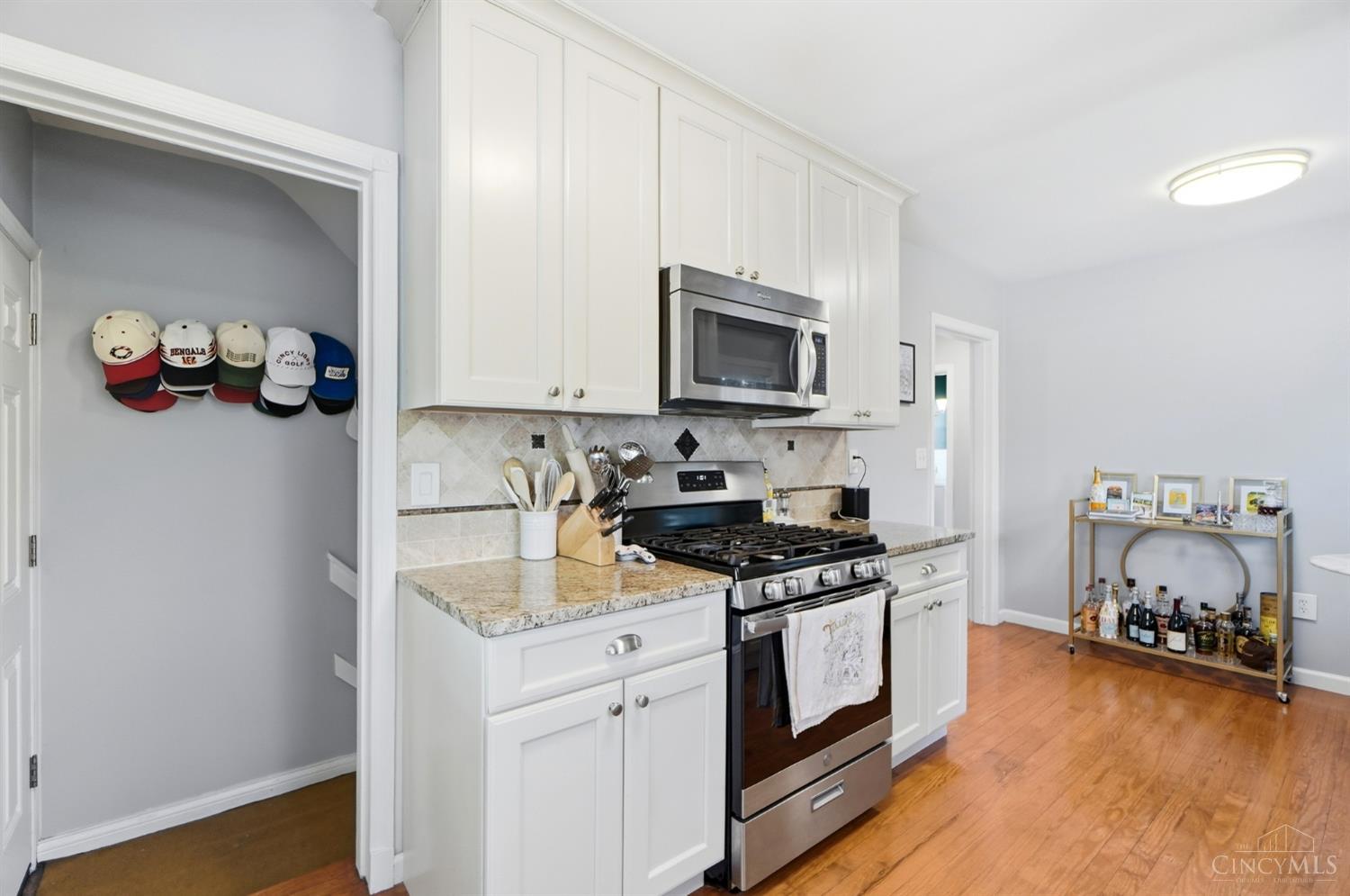 4133 Club View Drive Property Photo 16