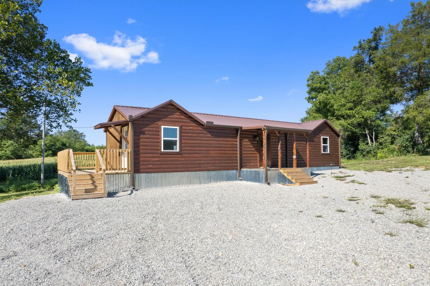 573 Hackleshin Road Property Photo 2