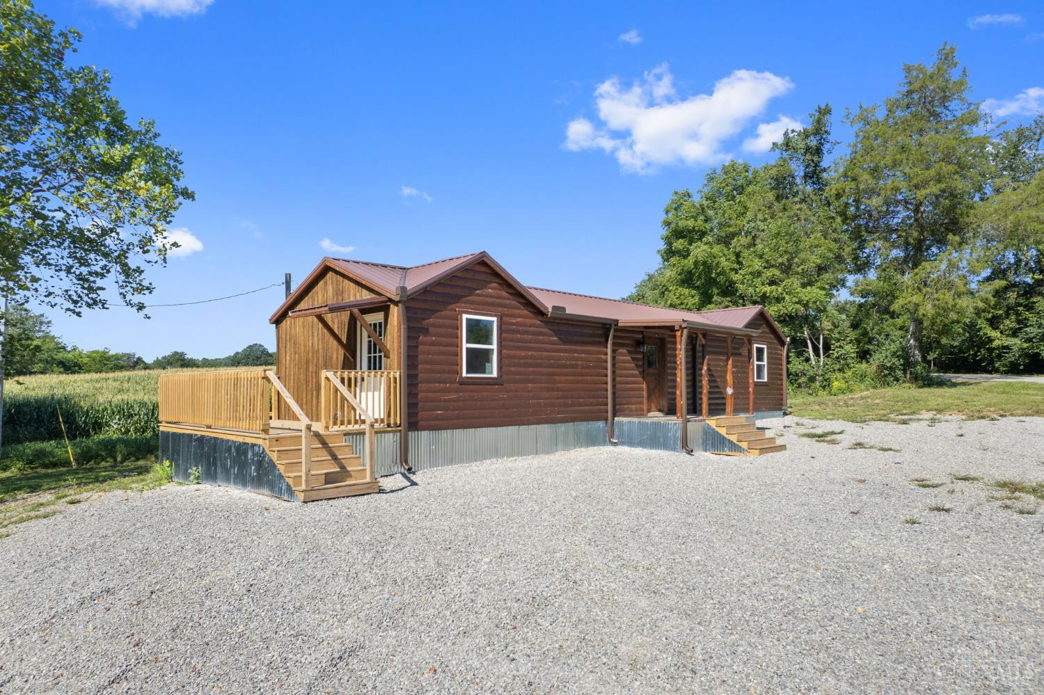573 Hackleshin Road Property Photo 4