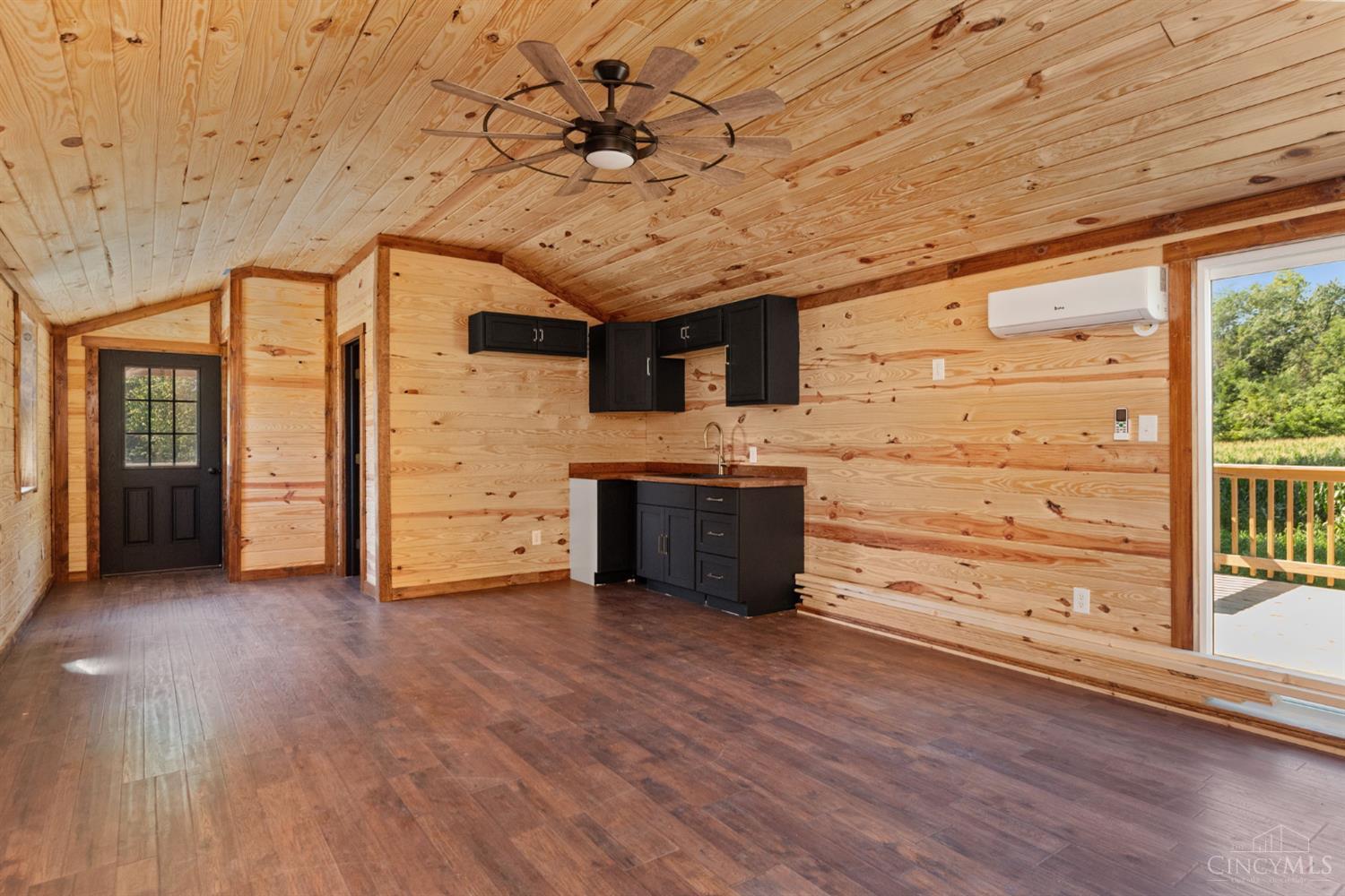 573 Hackleshin Road Property Photo 13