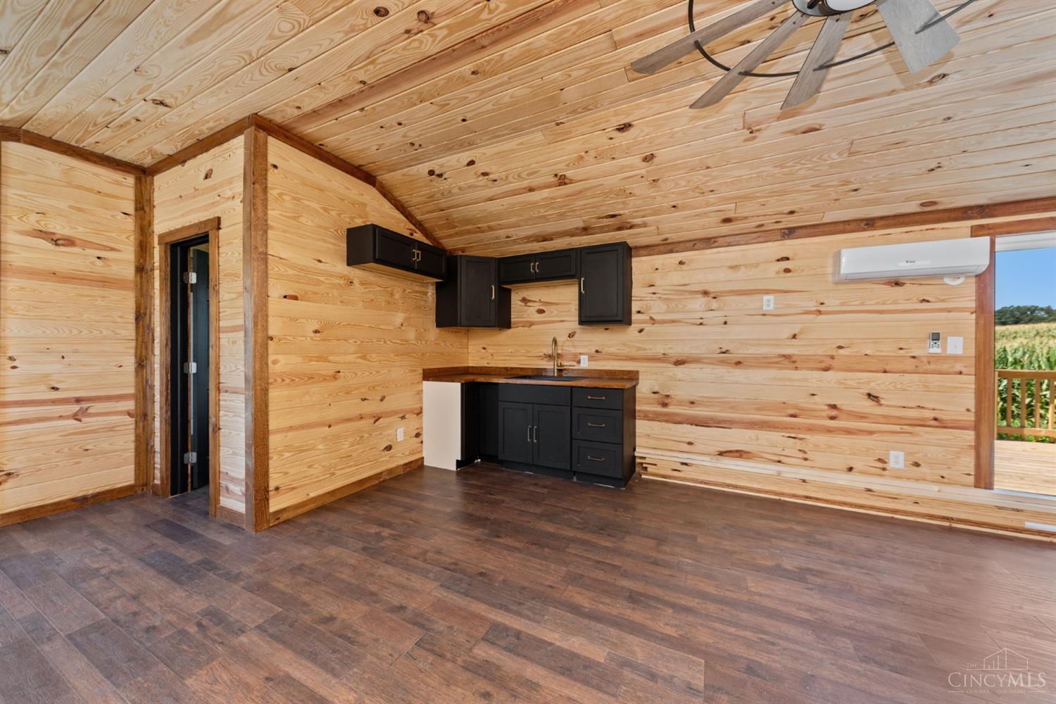 573 Hackleshin Road Property Photo 14