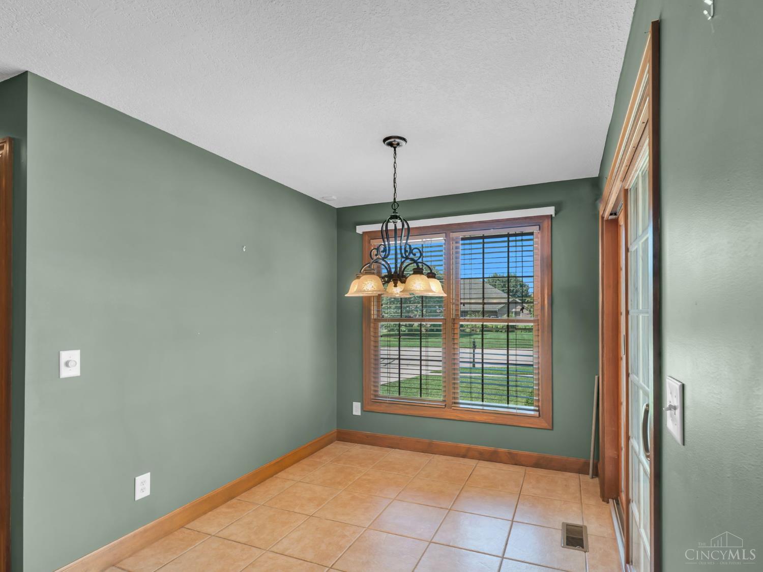 382 Sunset Drive Property Photo 17