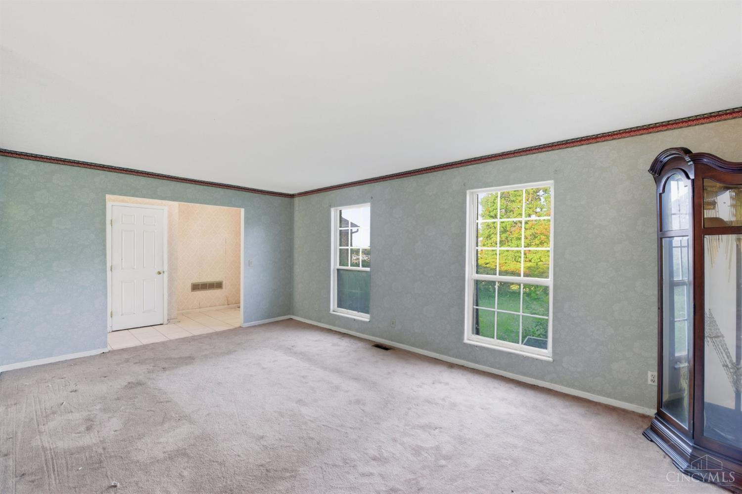 6200 Benzing Drive Property Photo 8