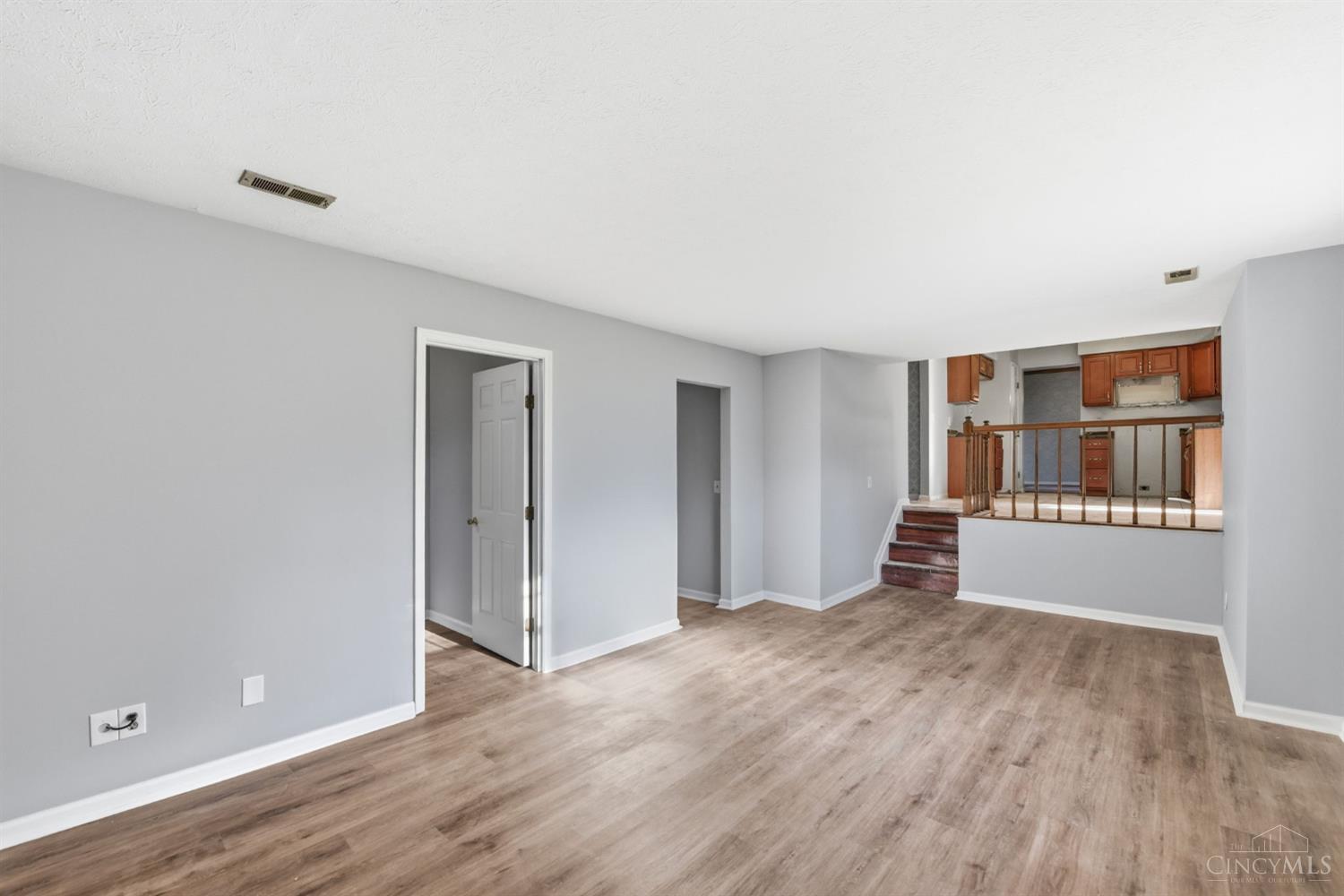 6200 Benzing Drive Property Photo 13