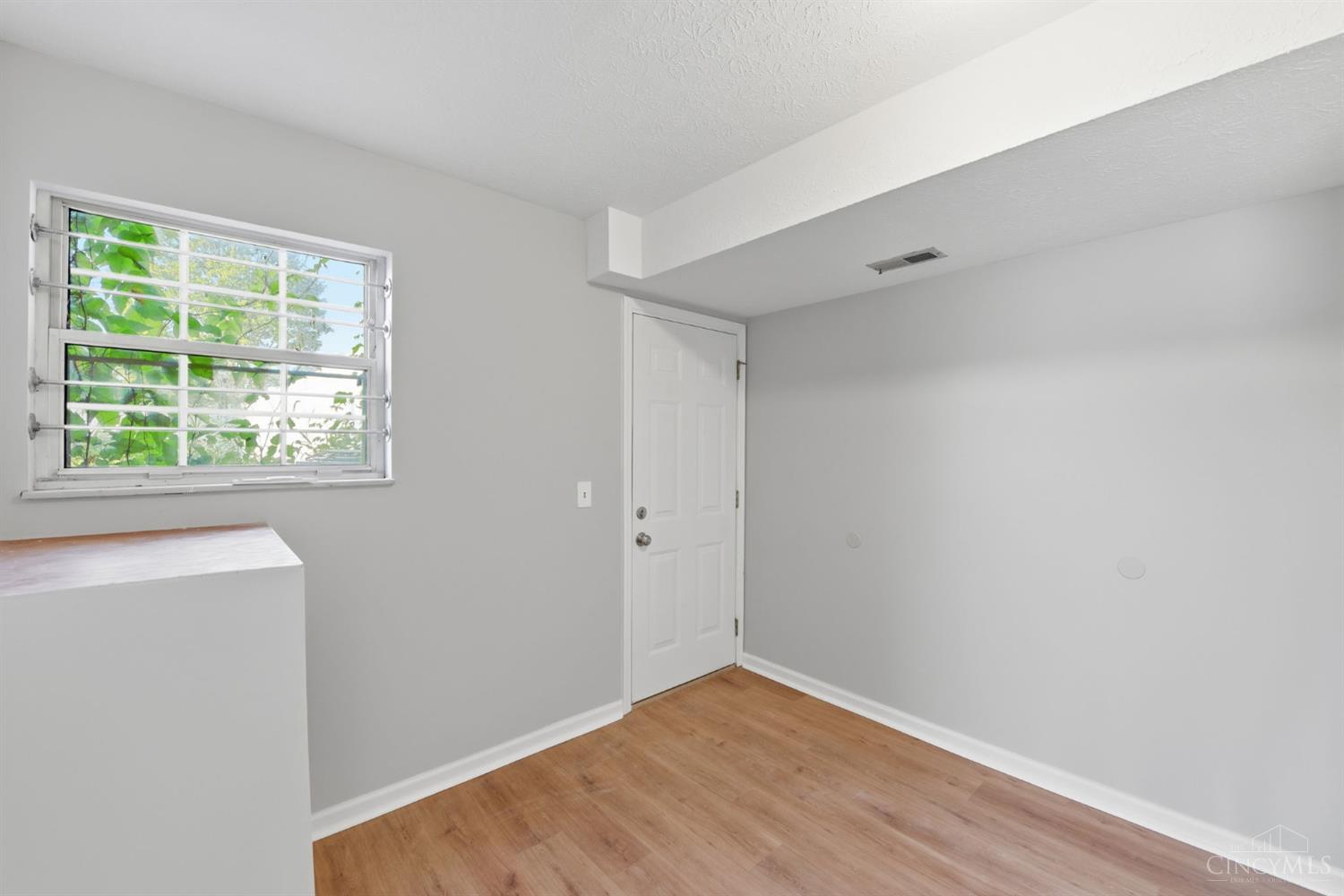6200 Benzing Drive Property Photo 17