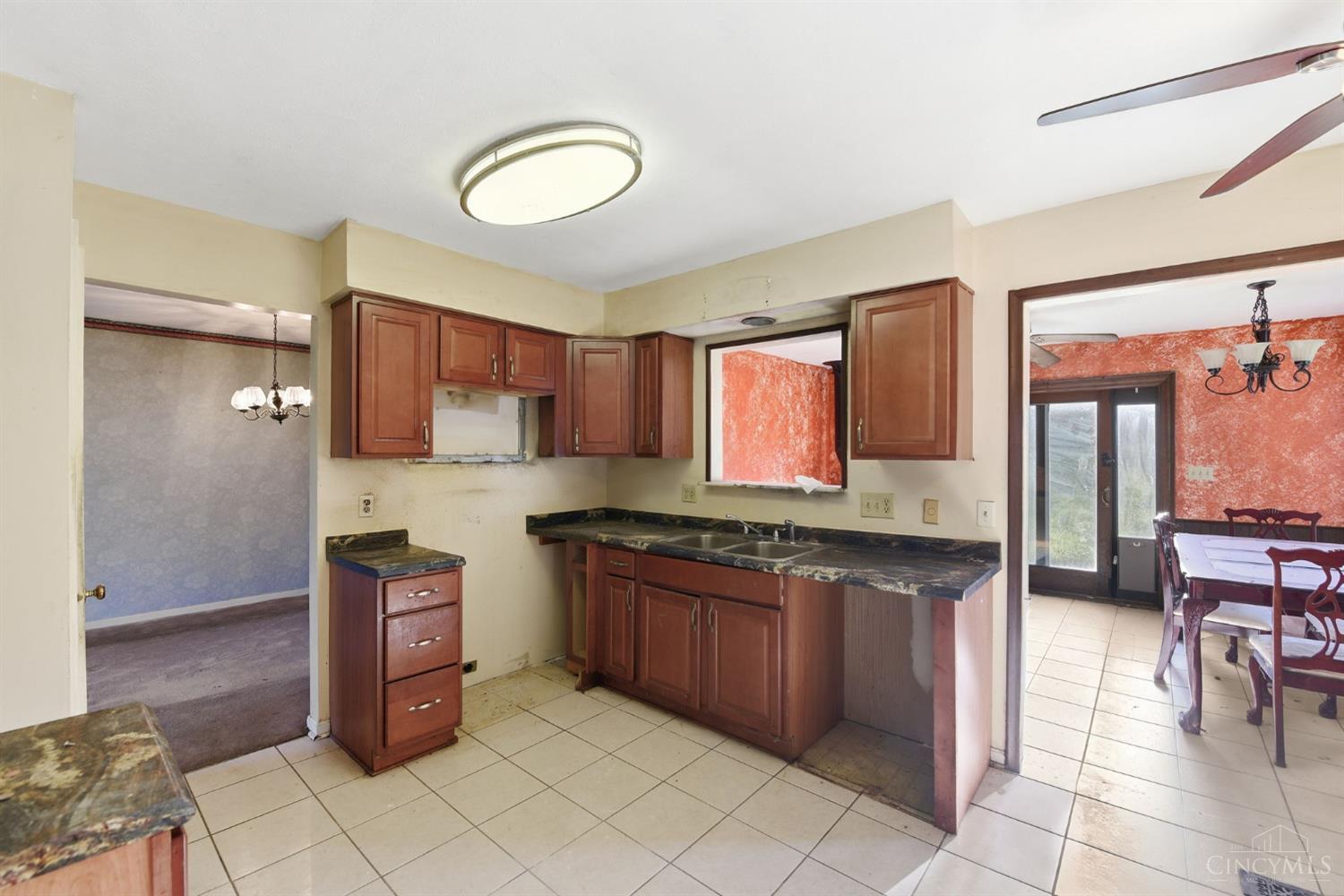6200 Benzing Drive Property Photo 21