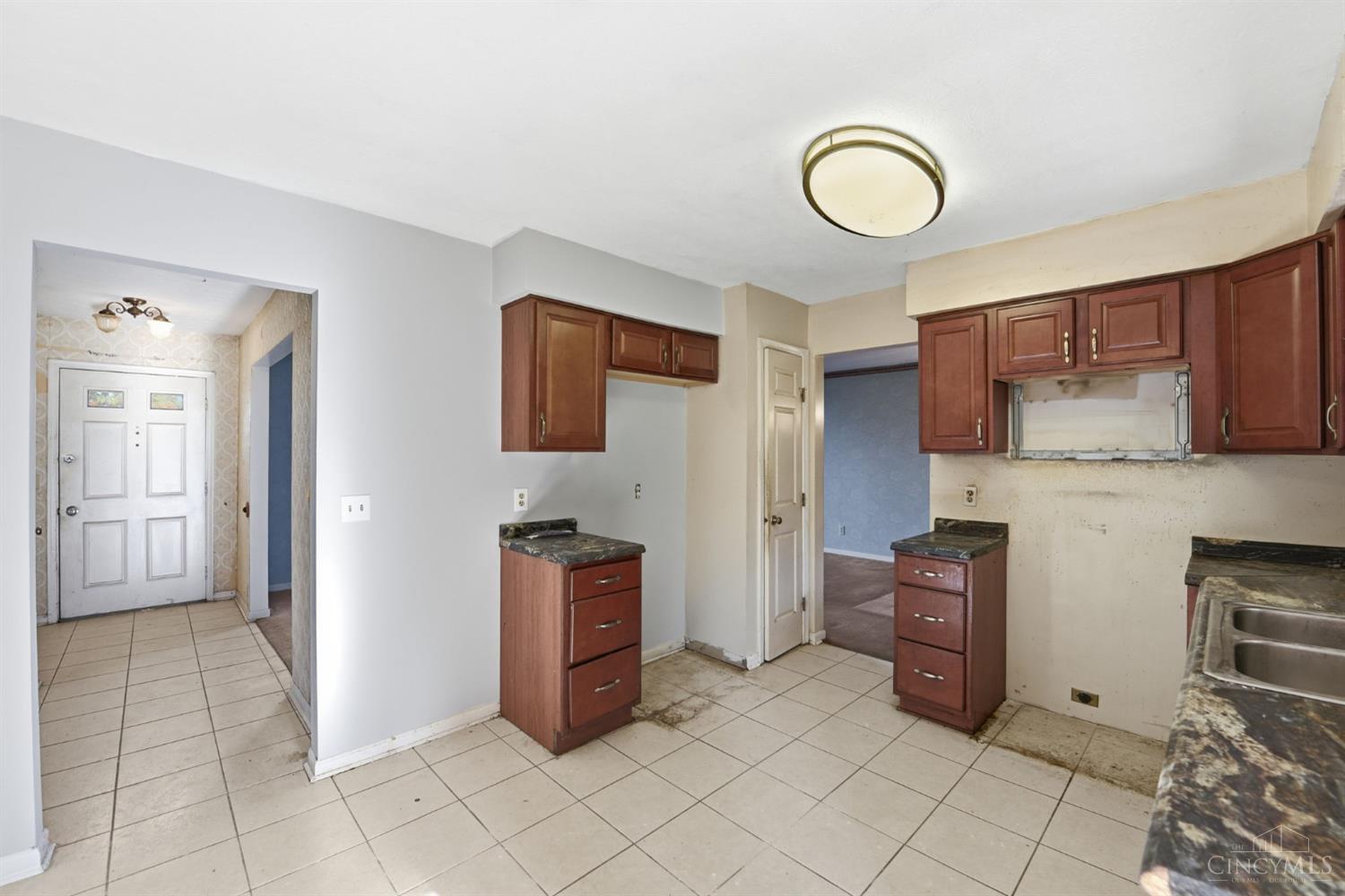 6200 Benzing Drive Property Photo 22