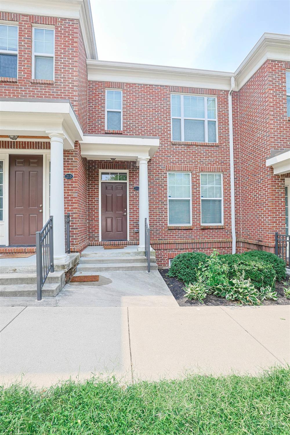 E 211 Rochelle Street