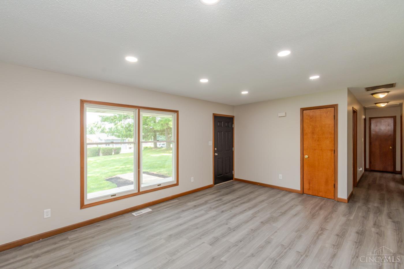 23 Lakengren Drive Property Photo 4