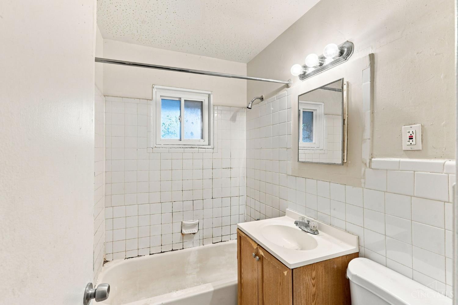 8769 Balboa Drive Property Photo 14