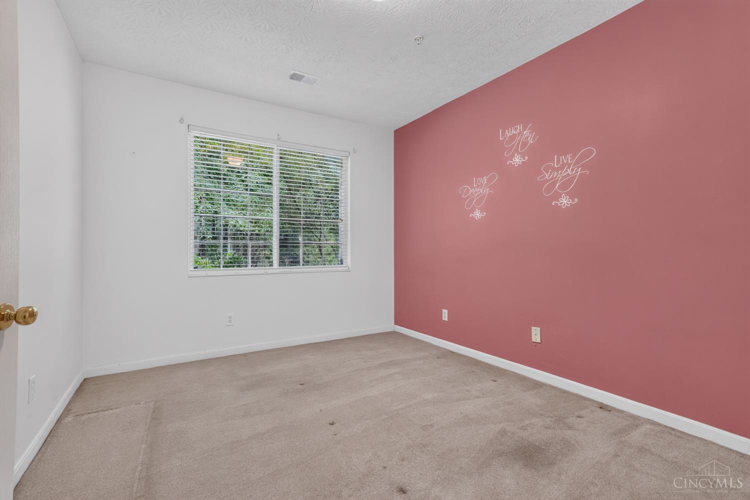 72 Tall Trees Drive Property Photo 13