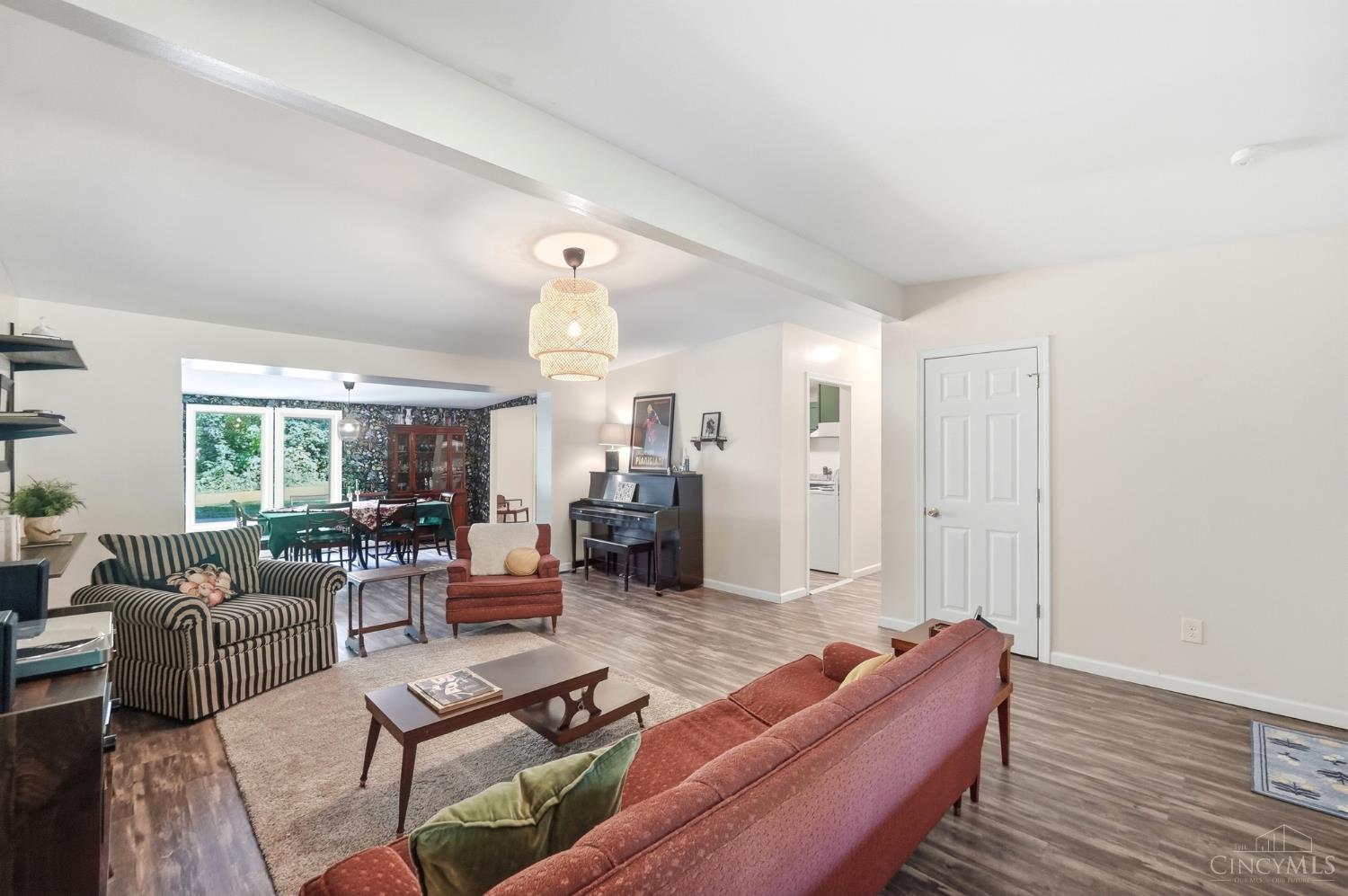 9084 Arrowhead Court Property Photo 6