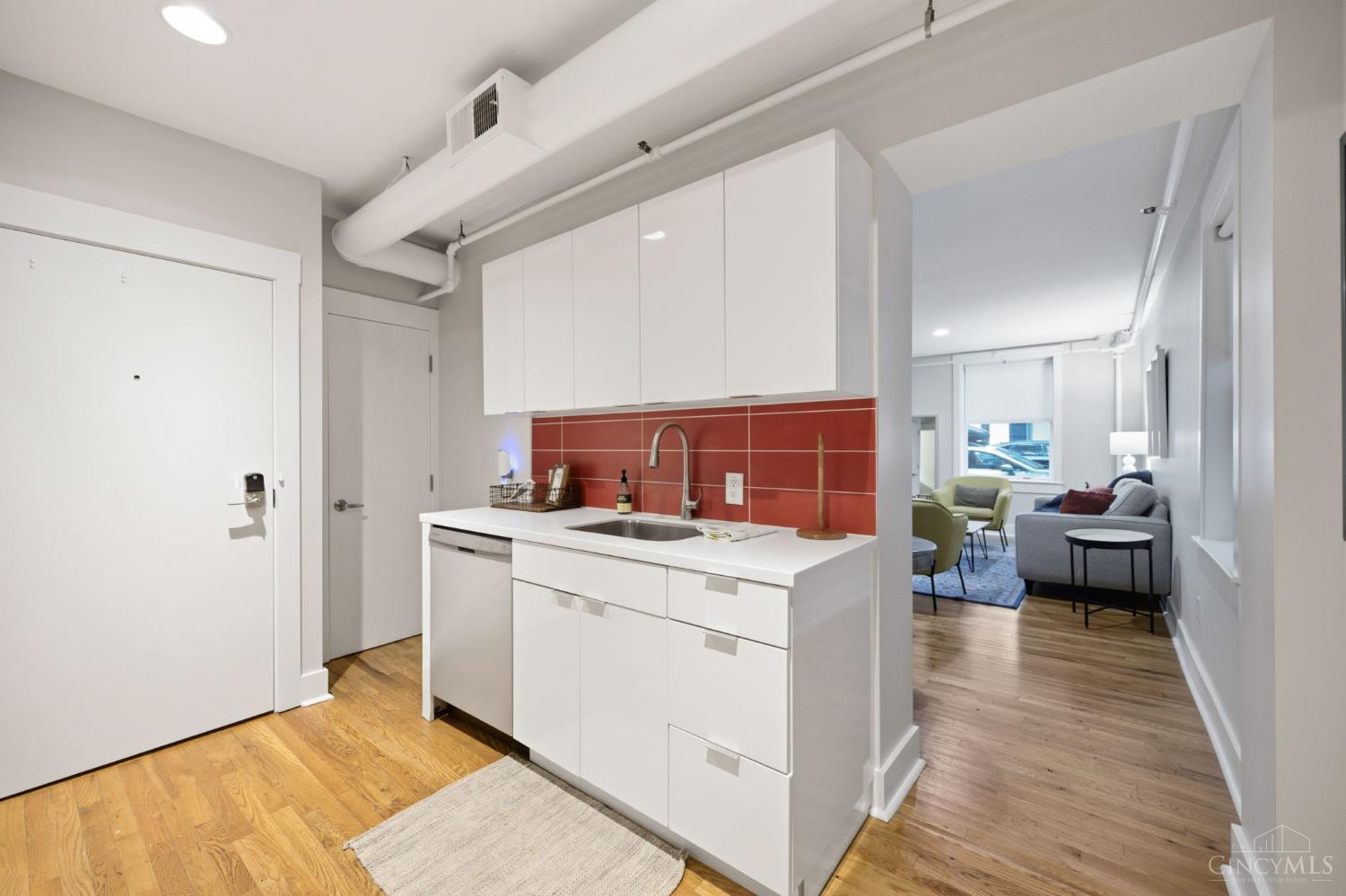 W 15 Fifteenth Street Property Photo 8